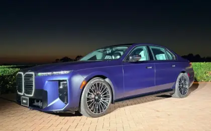 BMW Brings Back the V-8 Flagship with the Debut of the 2027 M760 xDrive
