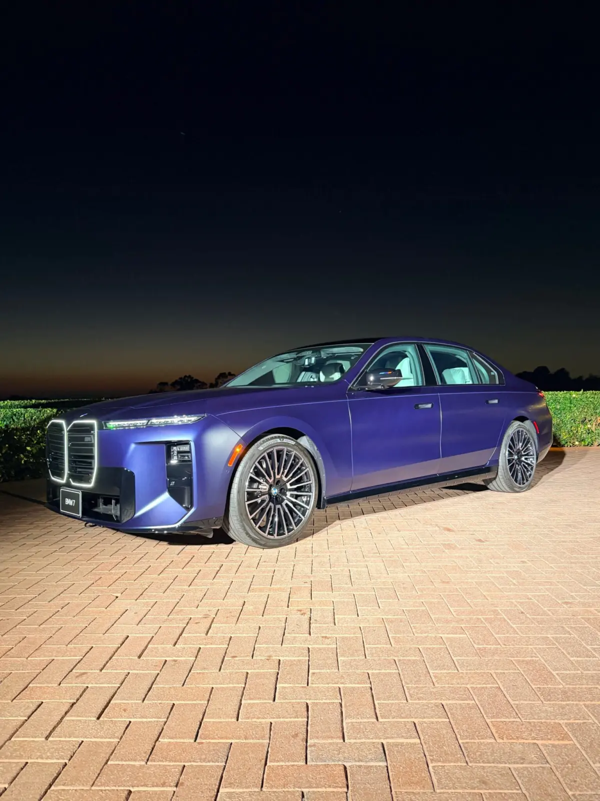 BMW Brings Back the V-8 Flagship with the Debut of the 2027 M760 xDrive