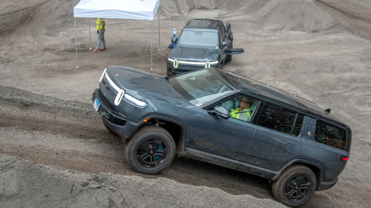 Electric vs. Internal Combustion Off-Road SUVs: Weighing the Capabilities of New Tech Against Traditional Trail Machines