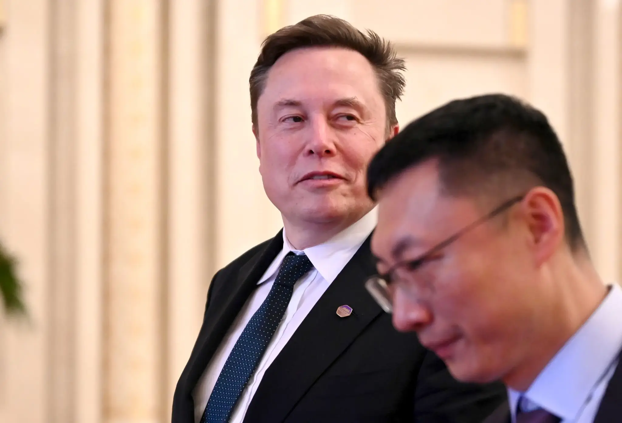 Elon Musk Escalates Attack on Mukesh Ambani as Starlink’s India Launch Remains Stalled