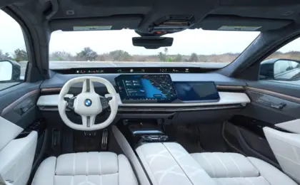 Inside the BMW 7-Series: A Closer Look at the Luxurious and Technologically Advanced Cabin