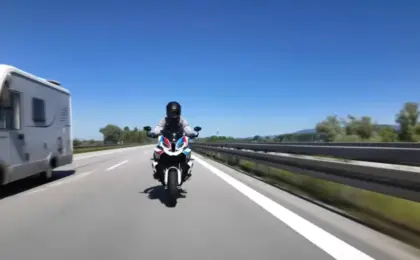 The Science of Speed: Why Hitting 160 MPH on a High-End Motorcycle Can Feel Surprisingly Slow